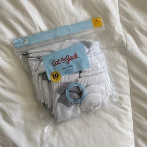 SOLD // Cat & Jack Boys Crew Socks, Sz Small - NWT